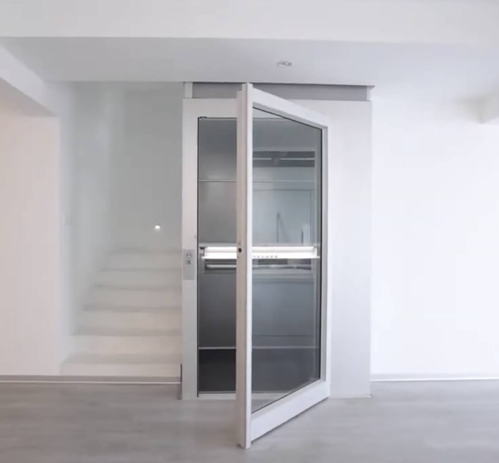 Plateforme verticale PMR pour salle de sport