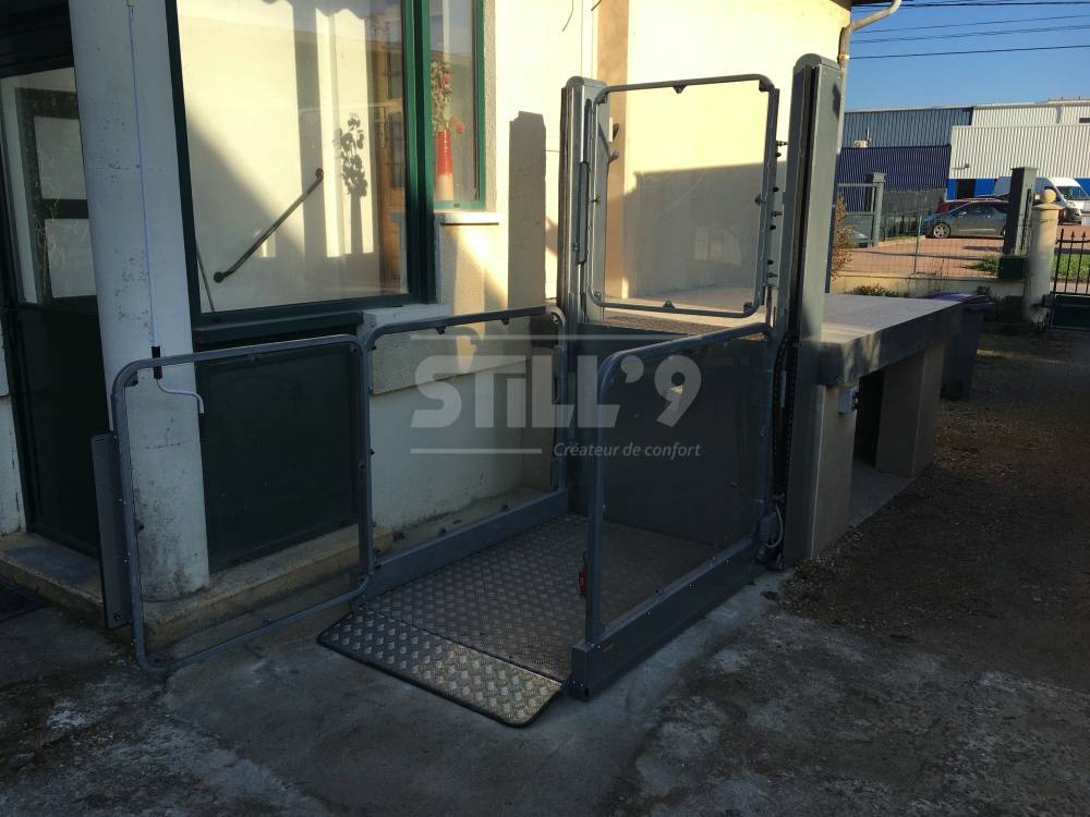 Implantation d'une plate-forme élévatrice pour personnes handicapées dans l'Yonne 89