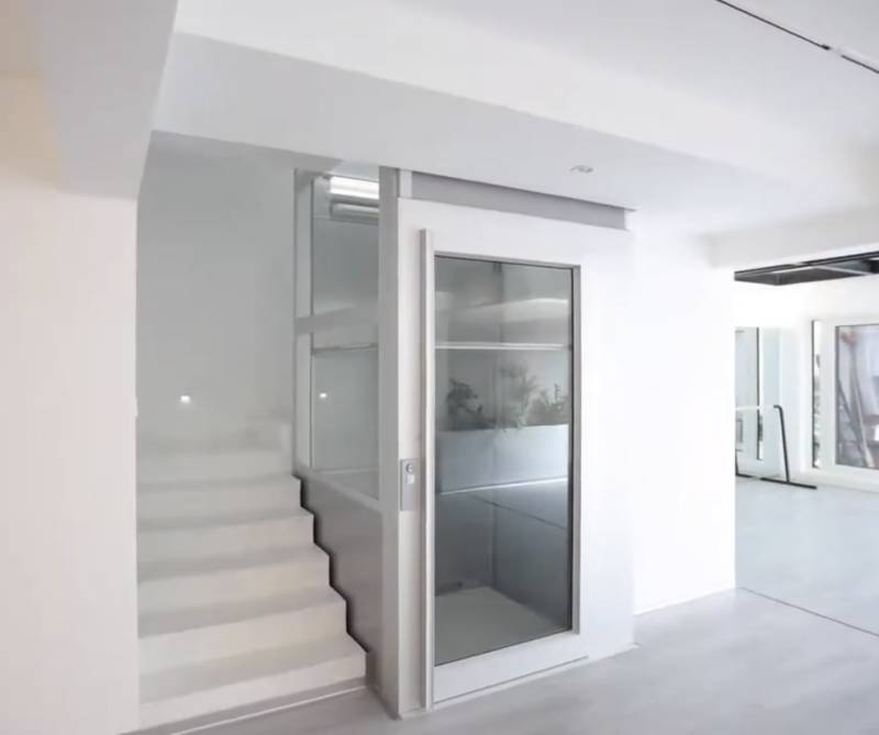 Plateforme PMR intérieure verticale pour salle de sport