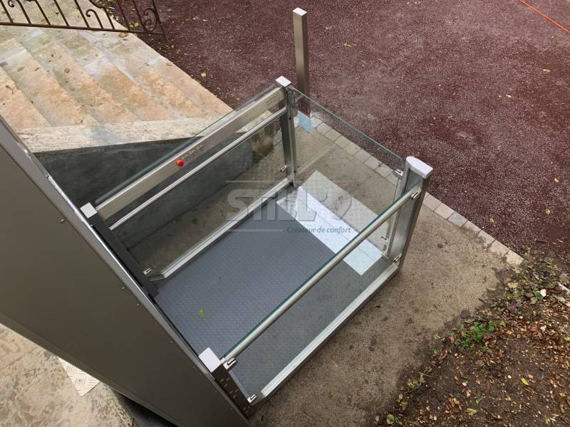 Ajustement d'une plateforme extérieure pmr pour restaurant à proximité de Dammarie-Les-Lys 77