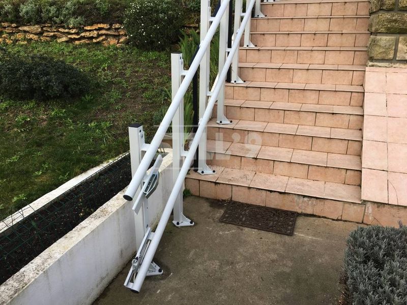 Montage d'une plate-forme oblique extérieure près de l'Essonne 91