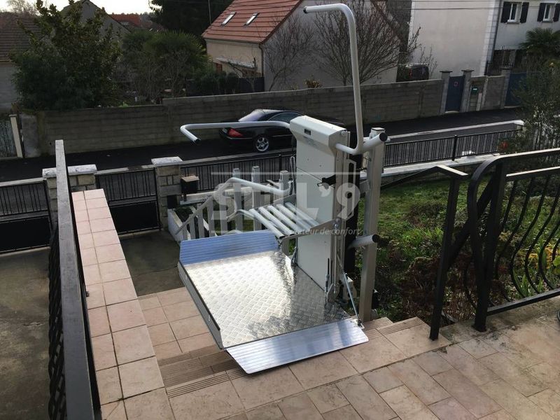 Mettre une plate-forme extérieure oblique à proximité de la Ville du Bois 91