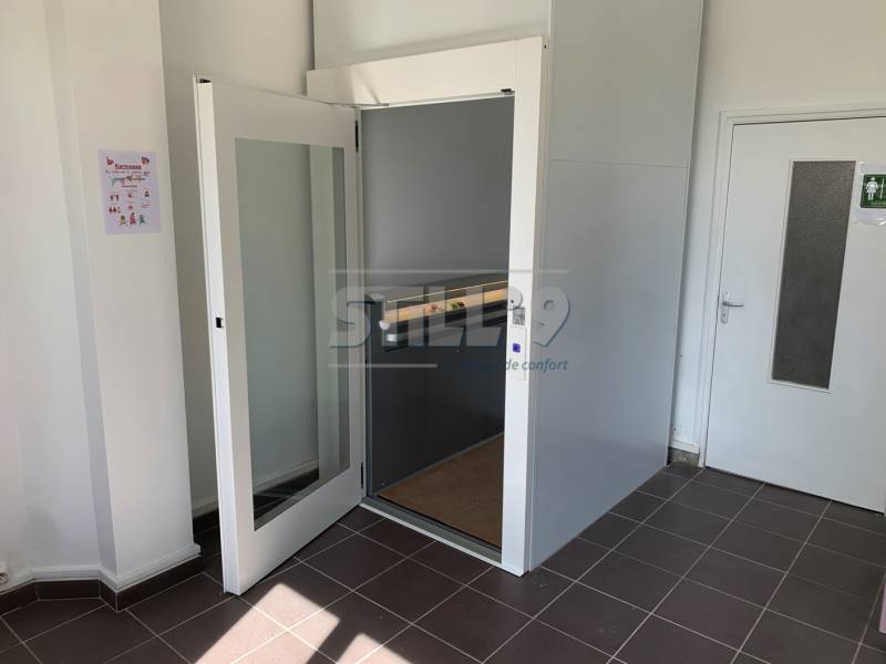 Implanter dans une maison médicale une plateforme intérieure dans le 95