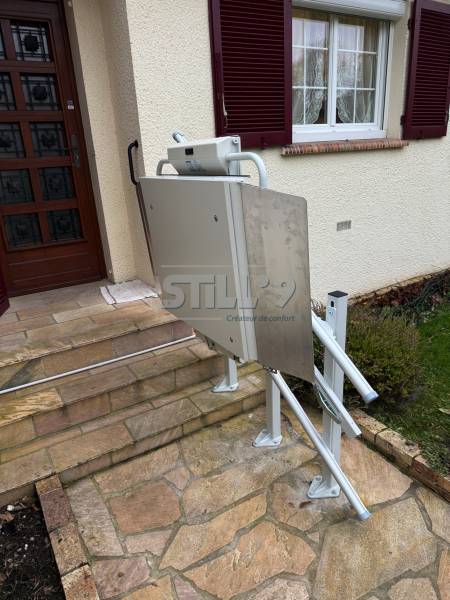 Livraison d'une plateforme extérieure oblique PMR à domicile dans le département 77