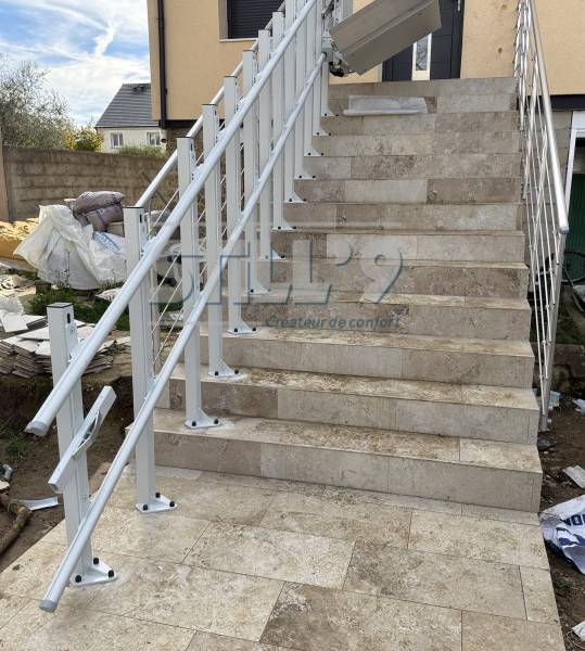 Mettre une plateforme élévatrice extérieure sur son escalier près de Soisy Sur Seine 91
