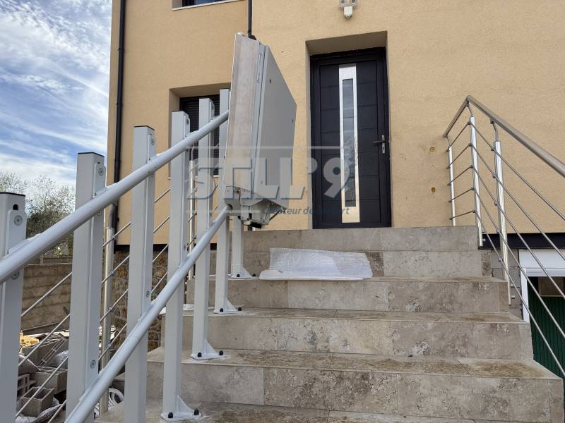 Acheter une plateforme oblique extérieure pour escalier PMR autour de Soisy Sur Seine 91